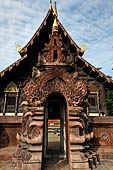 Chiang Mai - The Wat Phan Tao temple, detail of the stone torana at the entrance. 